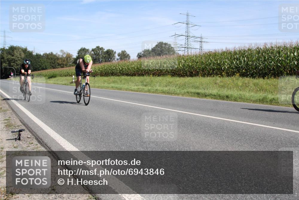 01.09.2024 - 17. Tribühne Triathlon H.Heesch http://msf.ph/oto/6943846 01.09.2024 11:41:12 Radfahren 315, 376, 466, 491, 545 meine-sportfotos.de