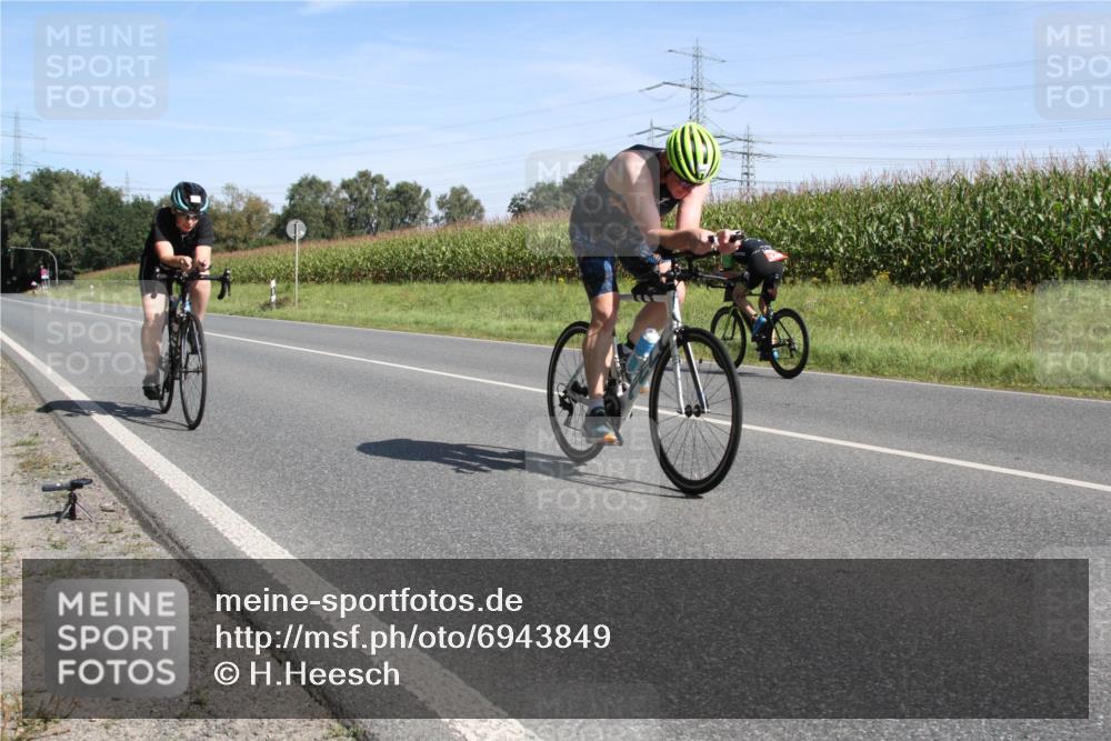 01.09.2024 - 17. Tribühne Triathlon H.Heesch http://msf.ph/oto/6943849 01.09.2024 11:41:13 Radfahren 315, 376, 466, 491, 545 meine-sportfotos.de