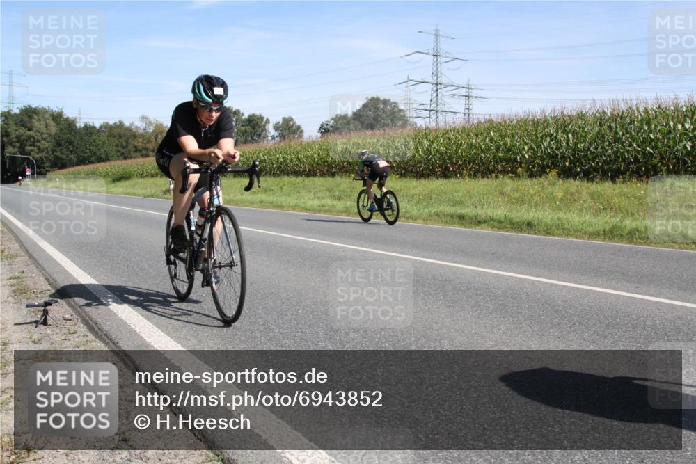 01.09.2024 - 17. Tribühne Triathlon H.Heesch http://msf.ph/oto/6943852 01.09.2024 11:41:13 Radfahren 315, 376, 466, 491, 545 meine-sportfotos.de