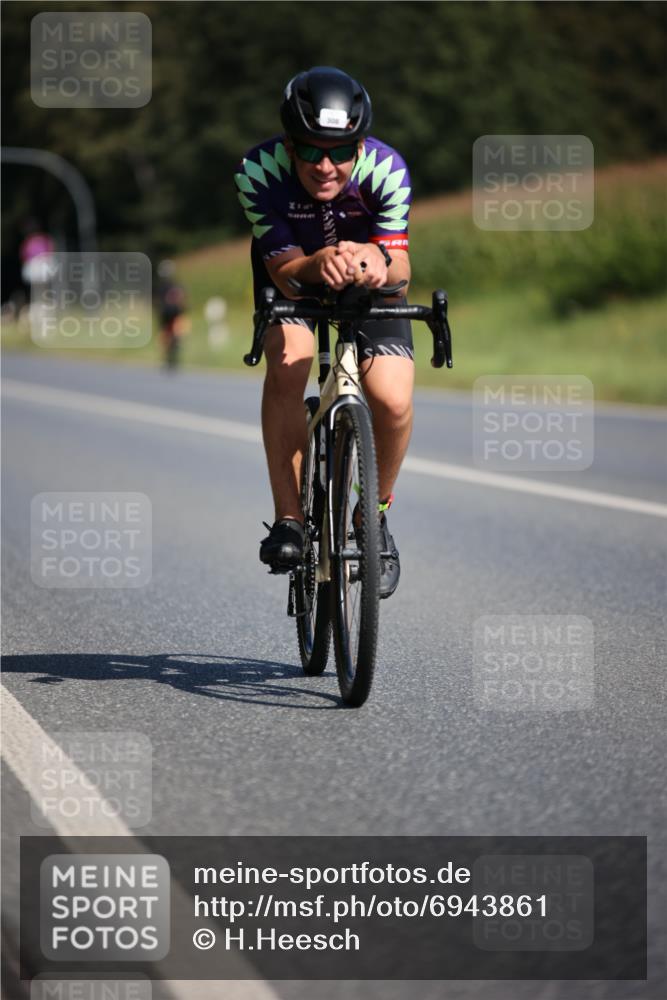 01.09.2024 - 17. Tribühne Triathlon H.Heesch http://msf.ph/oto/6943861 01.09.2024 11:34:49 Radfahren 308, 322, 428, 521 meine-sportfotos.de