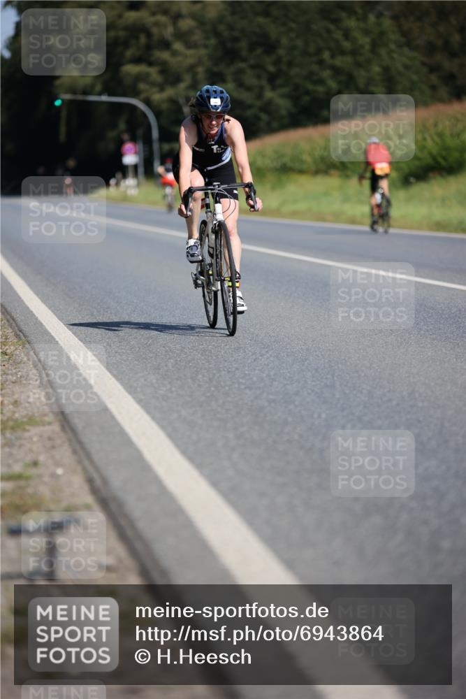 01.09.2024 - 17. Tribühne Triathlon H.Heesch http://msf.ph/oto/6943864 01.09.2024 11:35:03 Radfahren 324, 386, 451, 510 meine-sportfotos.de