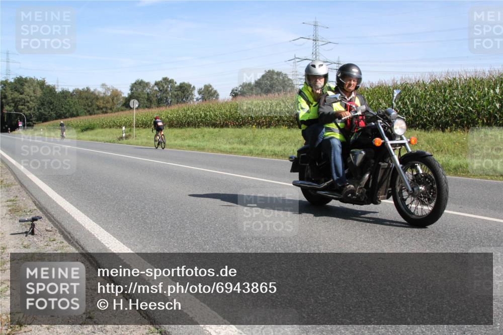 01.09.2024 - 17. Tribühne Triathlon H.Heesch http://msf.ph/oto/6943865 01.09.2024 11:41:27 Radfahren 486 meine-sportfotos.de