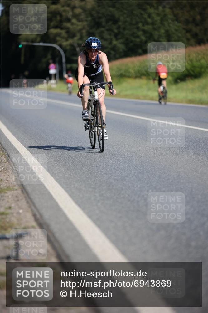 01.09.2024 - 17. Tribühne Triathlon H.Heesch http://msf.ph/oto/6943869 01.09.2024 11:35:03 Radfahren 324, 386, 451, 510 meine-sportfotos.de