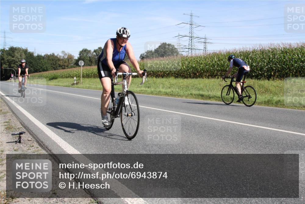 01.09.2024 - 17. Tribühne Triathlon H.Heesch http://msf.ph/oto/6943874 01.09.2024 11:41:36 Radfahren 383, 411, 472, 475 meine-sportfotos.de