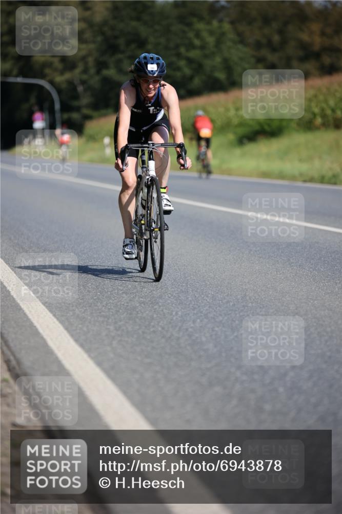 01.09.2024 - 17. Tribühne Triathlon H.Heesch http://msf.ph/oto/6943878 01.09.2024 11:35:03 Radfahren 324, 386, 451, 510 meine-sportfotos.de