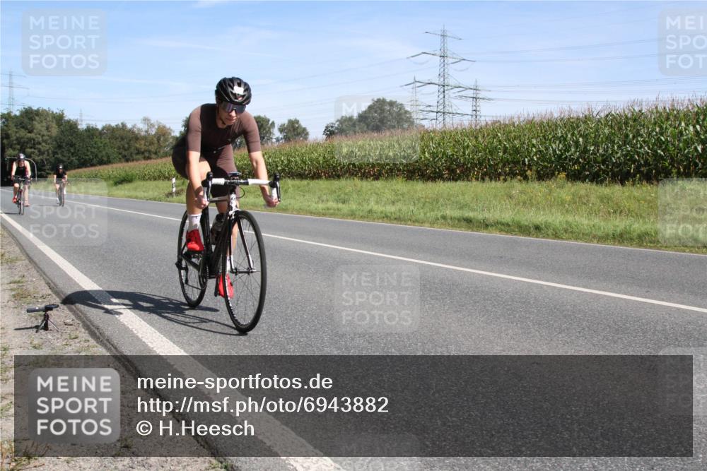 01.09.2024 - 17. Tribühne Triathlon H.Heesch http://msf.ph/oto/6943882 01.09.2024 11:41:48 Radfahren 456, 457, 528, 560 meine-sportfotos.de