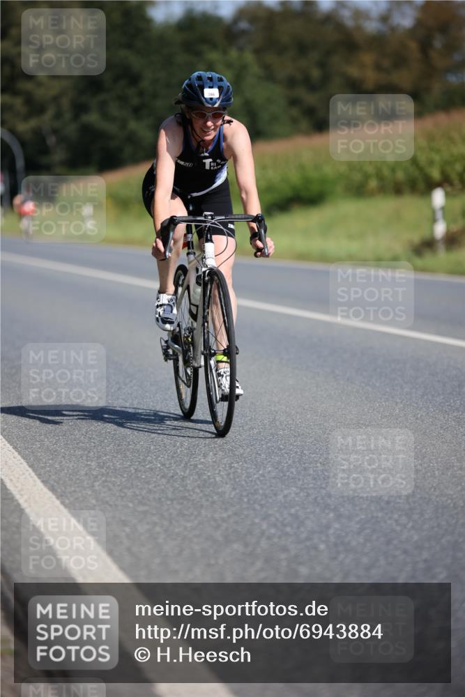 01.09.2024 - 17. Tribühne Triathlon H.Heesch http://msf.ph/oto/6943884 01.09.2024 11:35:03 Radfahren 324, 386, 451, 510 meine-sportfotos.de