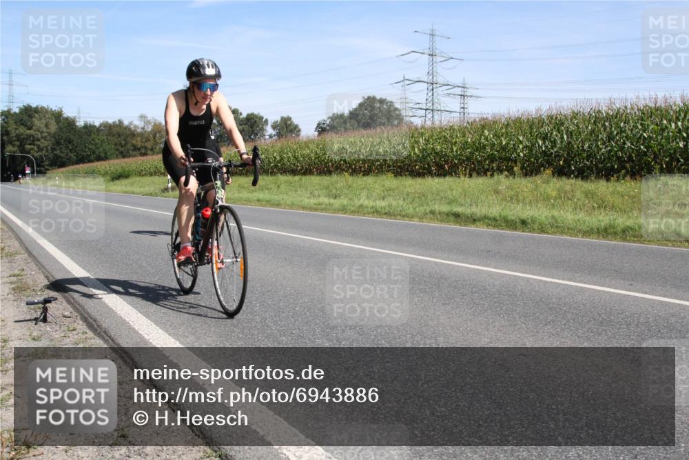 01.09.2024 - 17. Tribühne Triathlon H.Heesch http://msf.ph/oto/6943886 01.09.2024 11:41:50 Radfahren 456, 457, 528 meine-sportfotos.de