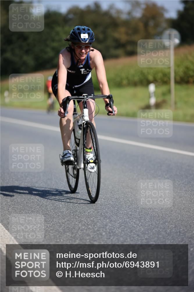 01.09.2024 - 17. Tribühne Triathlon H.Heesch http://msf.ph/oto/6943891 01.09.2024 11:35:04 Radfahren 386, 413, 451, 510 meine-sportfotos.de