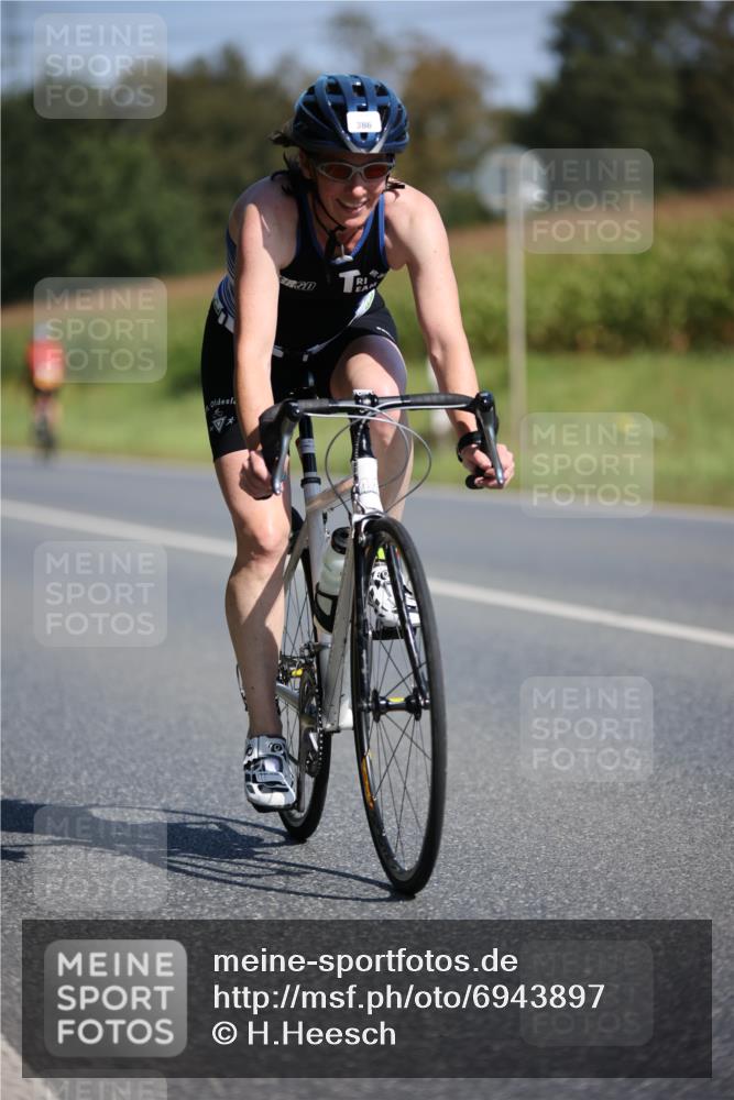 01.09.2024 - 17. Tribühne Triathlon H.Heesch http://msf.ph/oto/6943897 01.09.2024 11:35:04 Radfahren 386, 413, 451, 510 meine-sportfotos.de