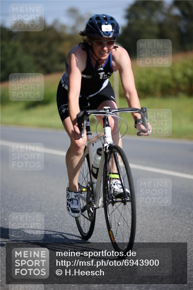 01.09.2024 - 17. Tribühne Triathlon H.Heesch http://msf.ph/oto/6943900 01.09.2024 11:35:04 Radfahren 386, 413, 451, 510 meine-sportfotos.de