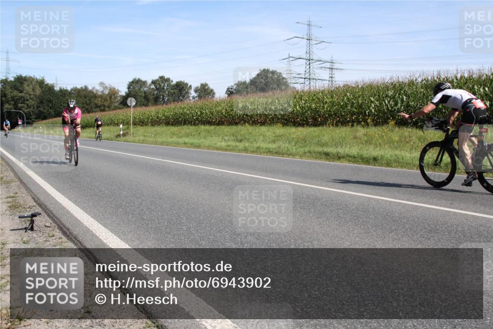01.09.2024 - 17. Tribühne Triathlon H.Heesch http://msf.ph/oto/6943902 01.09.2024 11:42:23 Radfahren 421, 467, 474, 477, 488, 495, 509 meine-sportfotos.de