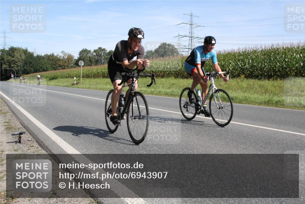 01.09.2024 - 17. Tribühne Triathlon H.Heesch http://msf.ph/oto/6943907 01.09.2024 11:42:27 Radfahren 421, 467, 477, 488, 509 meine-sportfotos.de