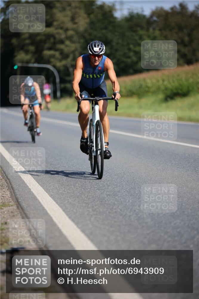01.09.2024 - 17. Tribühne Triathlon H.Heesch http://msf.ph/oto/6943909 01.09.2024 11:35:12 Radfahren 413, 449, 510 meine-sportfotos.de