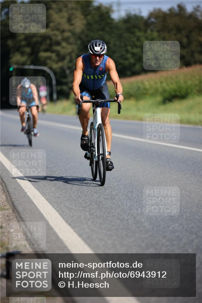01.09.2024 - 17. Tribühne Triathlon H.Heesch http://msf.ph/oto/6943912 01.09.2024 11:35:12 Radfahren 413, 449, 510 meine-sportfotos.de