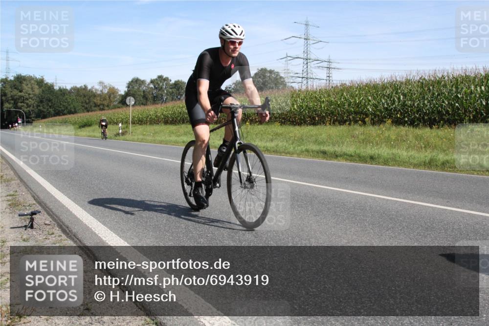 01.09.2024 - 17. Tribühne Triathlon H.Heesch http://msf.ph/oto/6943919 01.09.2024 11:42:34 Radfahren 60, 512, 555 meine-sportfotos.de