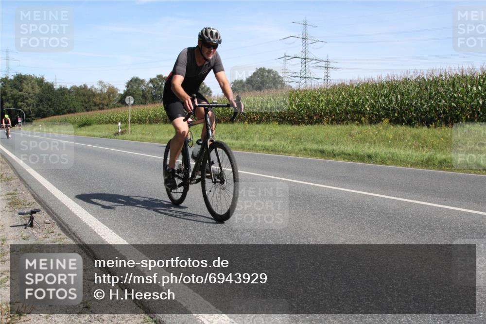 01.09.2024 - 17. Tribühne Triathlon H.Heesch http://msf.ph/oto/6943929 01.09.2024 11:42:43 Radfahren 427, 478, 499, 500, 504, 551 meine-sportfotos.de