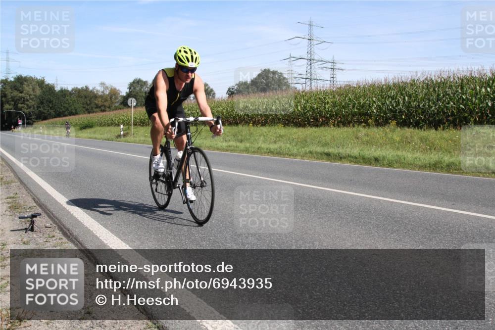01.09.2024 - 17. Tribühne Triathlon H.Heesch http://msf.ph/oto/6943935 01.09.2024 11:42:47 Radfahren 427, 478, 500, 551 meine-sportfotos.de