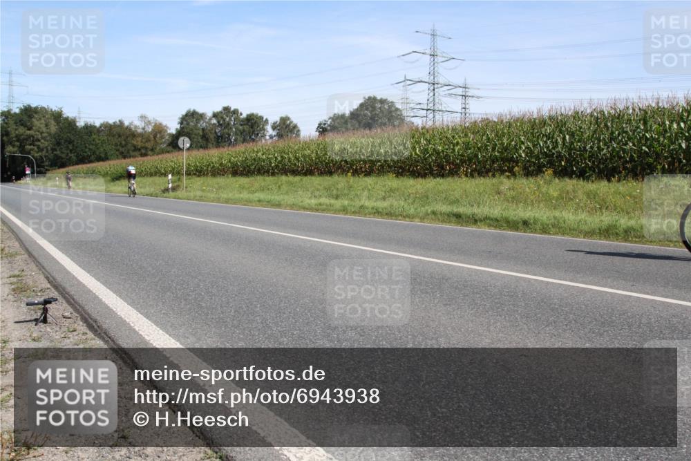 01.09.2024 - 17. Tribühne Triathlon H.Heesch http://msf.ph/oto/6943938 01.09.2024 11:42:49 Radfahren 427, 478, 551 meine-sportfotos.de