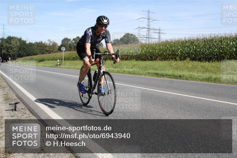 01.09.2024 - 17. Tribühne Triathlon H.Heesch http://msf.ph/oto/6943940 01.09.2024 11:43:02 Radfahren 469, 559 meine-sportfotos.de
