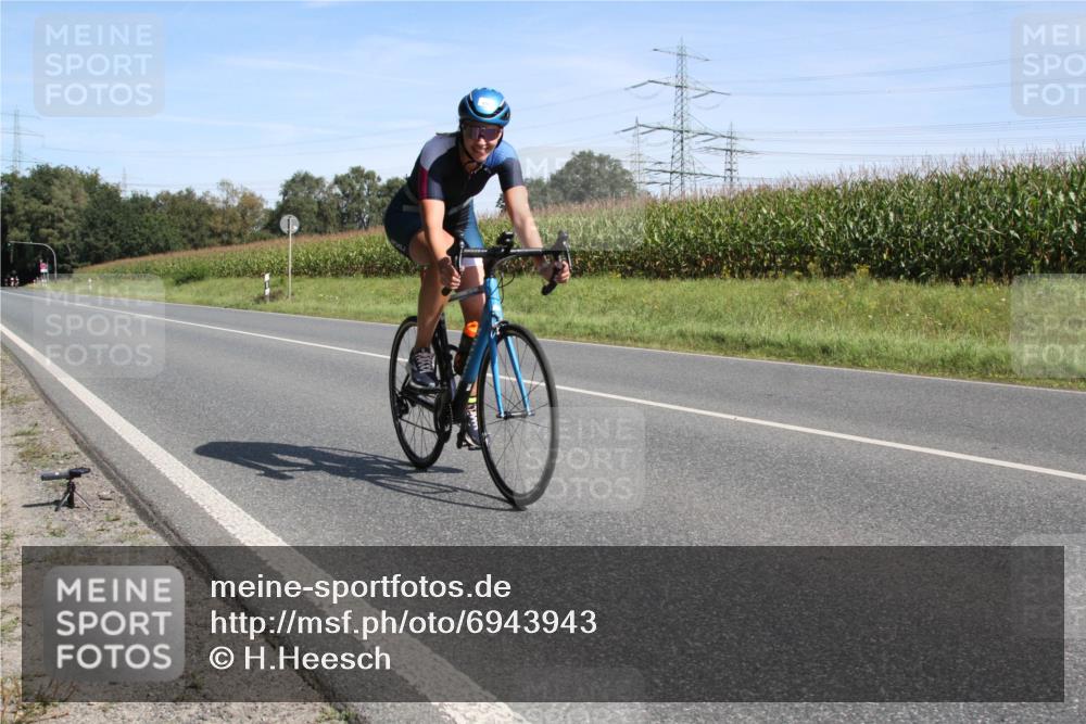 01.09.2024 - 17. Tribühne Triathlon H.Heesch http://msf.ph/oto/6943943 01.09.2024 11:43:07 Radfahren 469, 559 meine-sportfotos.de
