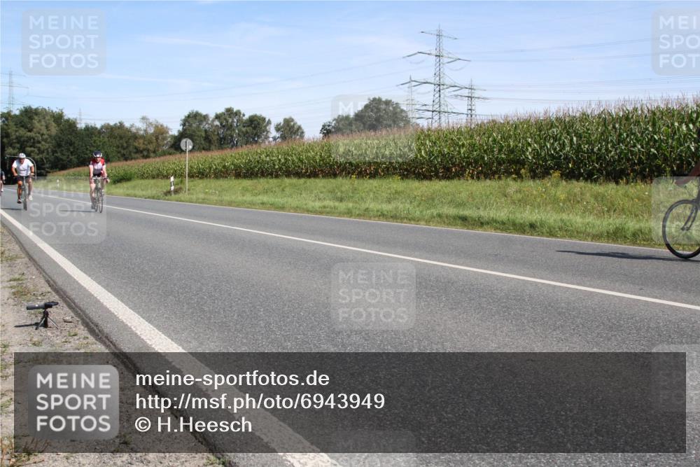 01.09.2024 - 17. Tribühne Triathlon H.Heesch http://msf.ph/oto/6943949 01.09.2024 11:43:21 Radfahren 399, 490, 519, 532, 553 meine-sportfotos.de