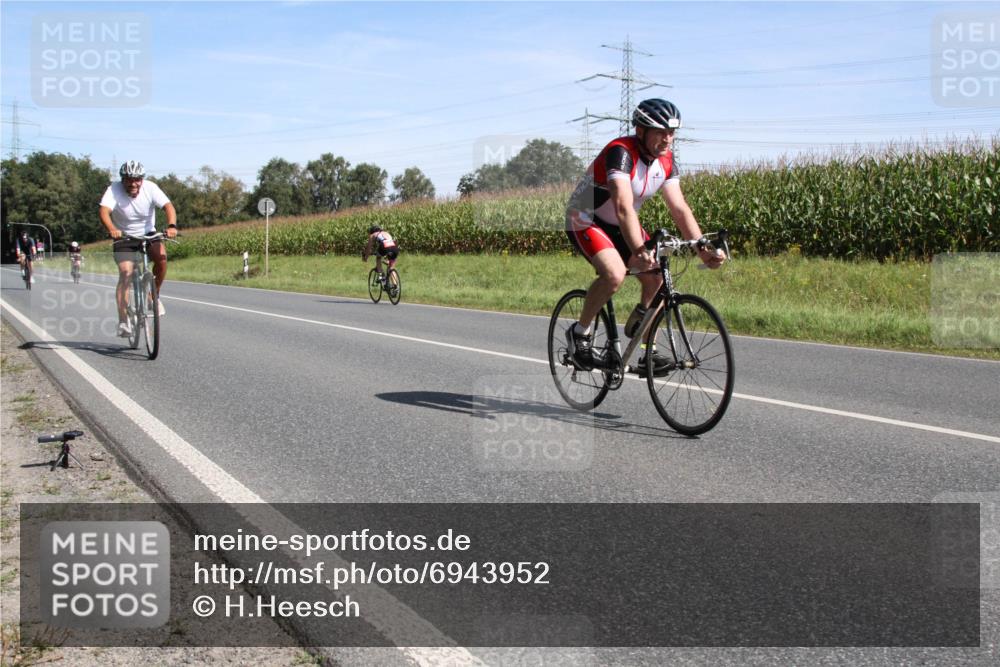 01.09.2024 - 17. Tribühne Triathlon H.Heesch http://msf.ph/oto/6943952 01.09.2024 11:43:23 Radfahren 399, 490, 516, 519, 532, 553 meine-sportfotos.de