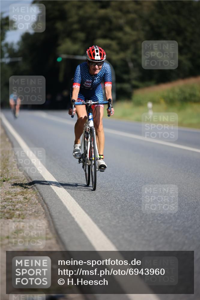 01.09.2024 - 17. Tribühne Triathlon H.Heesch http://msf.ph/oto/6943960 01.09.2024 11:36:00 Radfahren 394, 425, 430, 534 meine-sportfotos.de