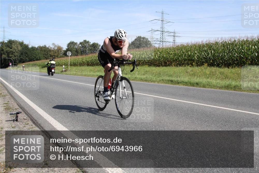 01.09.2024 - 17. Tribühne Triathlon H.Heesch http://msf.ph/oto/6943966 01.09.2024 11:43:28 Radfahren 399, 455, 490, 516, 519, 532 meine-sportfotos.de