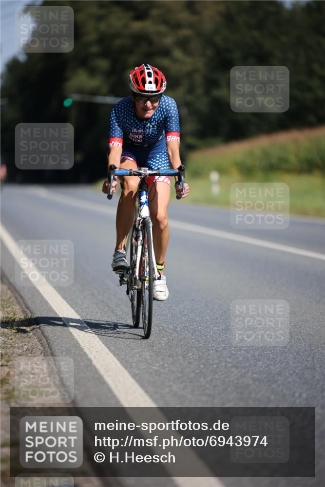 01.09.2024 - 17. Tribühne Triathlon H.Heesch http://msf.ph/oto/6943974 01.09.2024 11:36:00 Radfahren 394, 425, 430, 534 meine-sportfotos.de