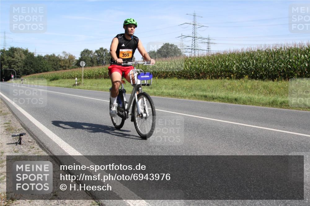01.09.2024 - 17. Tribühne Triathlon H.Heesch http://msf.ph/oto/6943976 01.09.2024 11:43:42 Radfahren 355, 461 meine-sportfotos.de