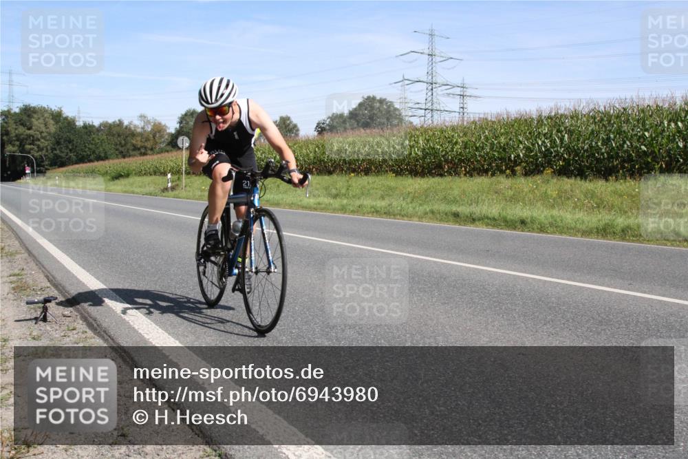 01.09.2024 - 17. Tribühne Triathlon H.Heesch http://msf.ph/oto/6943980 01.09.2024 11:44:01 Radfahren 380 meine-sportfotos.de