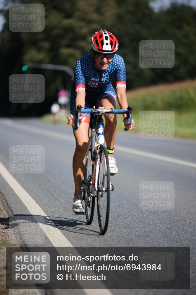 01.09.2024 - 17. Tribühne Triathlon H.Heesch http://msf.ph/oto/6943984 01.09.2024 11:36:00 Radfahren 394, 425, 430, 534 meine-sportfotos.de