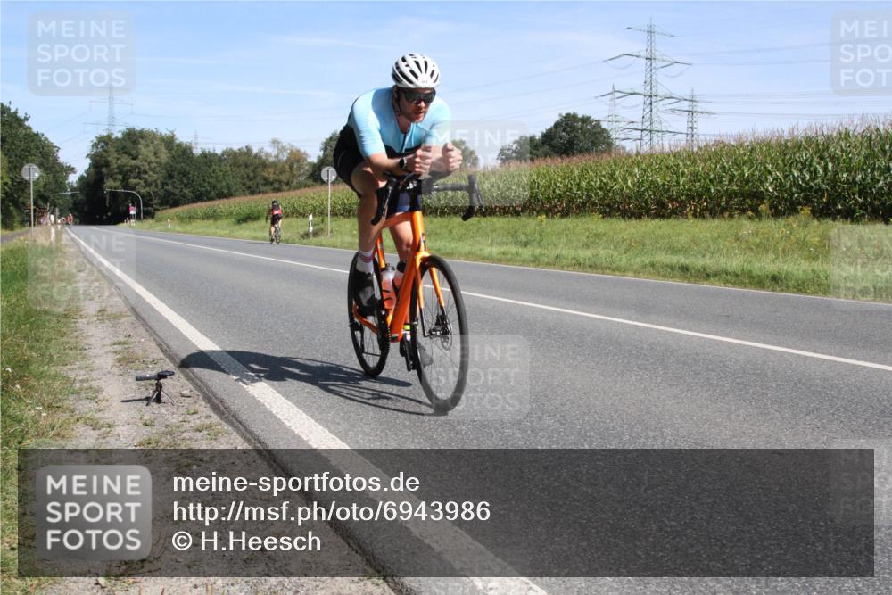 01.09.2024 - 17. Tribühne Triathlon H.Heesch http://msf.ph/oto/6943986 01.09.2024 11:44:12 Radfahren 511, 547 meine-sportfotos.de