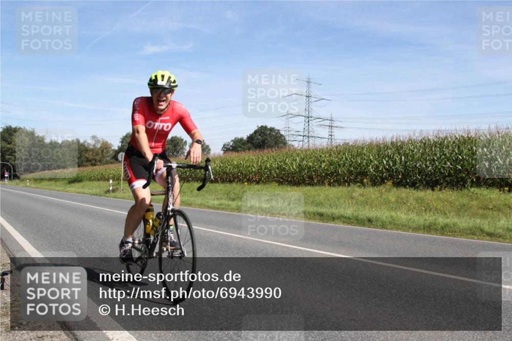 01.09.2024 - 17. Tribühne Triathlon H.Heesch http://msf.ph/oto/6943990 01.09.2024 11:44:25 Radfahren 465, 471, 562 meine-sportfotos.de