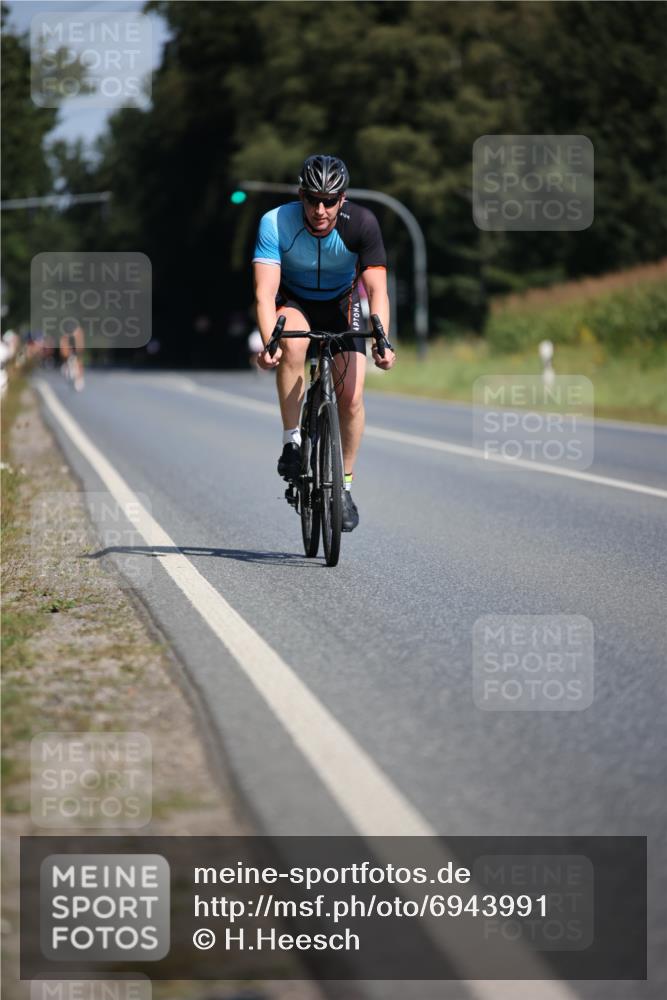 01.09.2024 - 17. Tribühne Triathlon H.Heesch http://msf.ph/oto/6943991 01.09.2024 11:36:08 Radfahren 394, 425, 505, 534, 550 meine-sportfotos.de