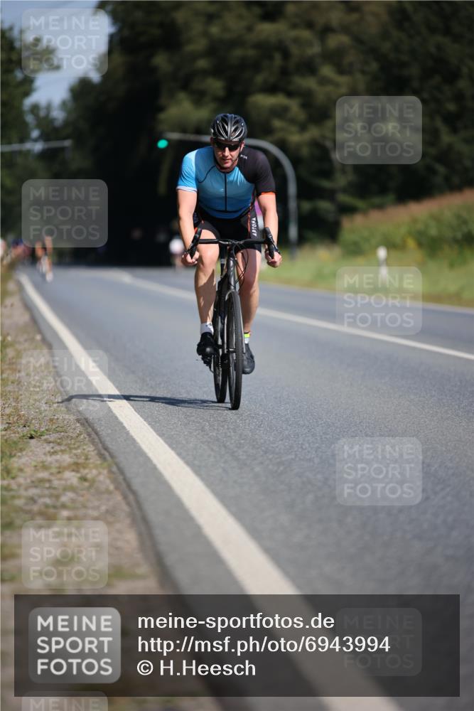 01.09.2024 - 17. Tribühne Triathlon H.Heesch http://msf.ph/oto/6943994 01.09.2024 11:36:08 Radfahren 394, 425, 505, 534, 550 meine-sportfotos.de