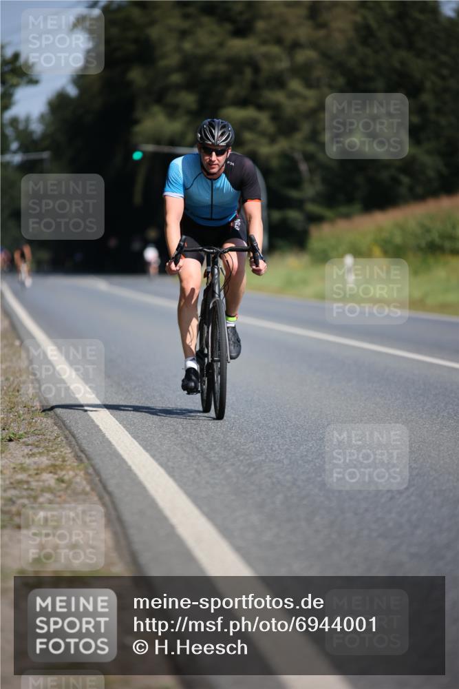 01.09.2024 - 17. Tribühne Triathlon H.Heesch http://msf.ph/oto/6944001 01.09.2024 11:36:09 Radfahren 394, 505, 550 meine-sportfotos.de