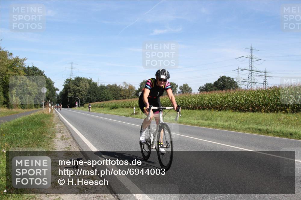 01.09.2024 - 17. Tribühne Triathlon H.Heesch http://msf.ph/oto/6944003 01.09.2024 11:44:33 Radfahren 471, 518, 531 meine-sportfotos.de