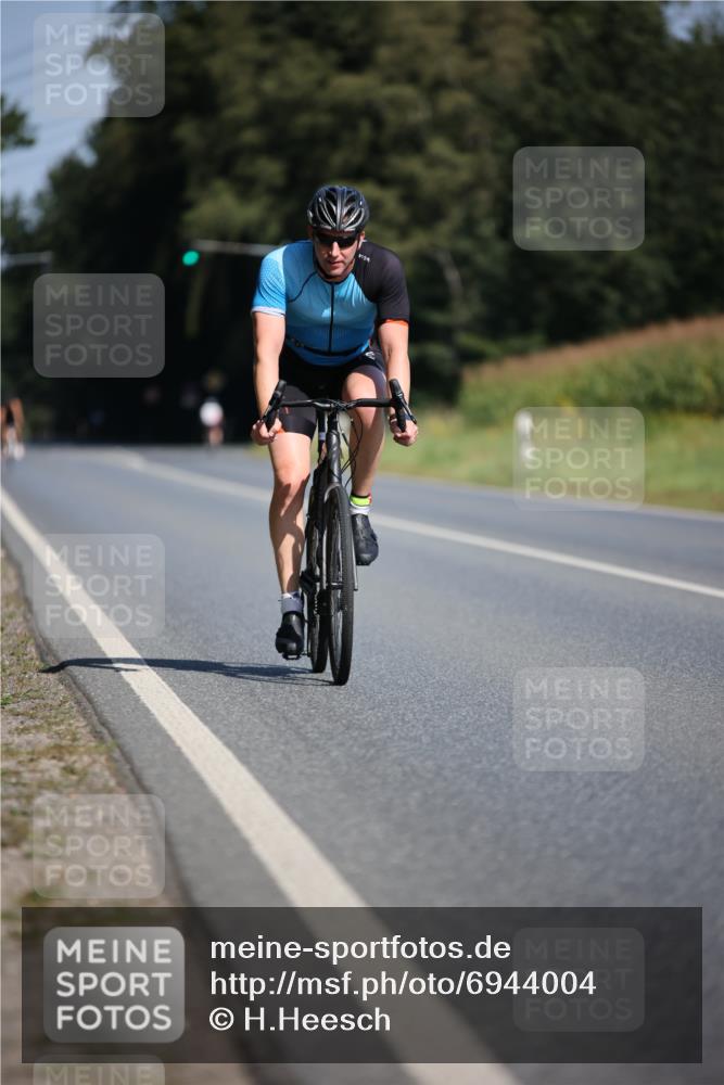 01.09.2024 - 17. Tribühne Triathlon H.Heesch http://msf.ph/oto/6944004 01.09.2024 11:36:09 Radfahren 394, 505, 550 meine-sportfotos.de