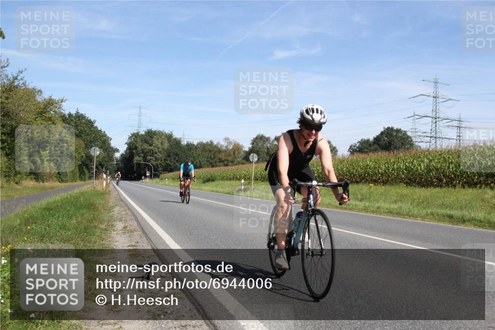 01.09.2024 - 17. Tribühne Triathlon H.Heesch http://msf.ph/oto/6944006 01.09.2024 11:44:41 Radfahren 434, 480, 523, 524 meine-sportfotos.de