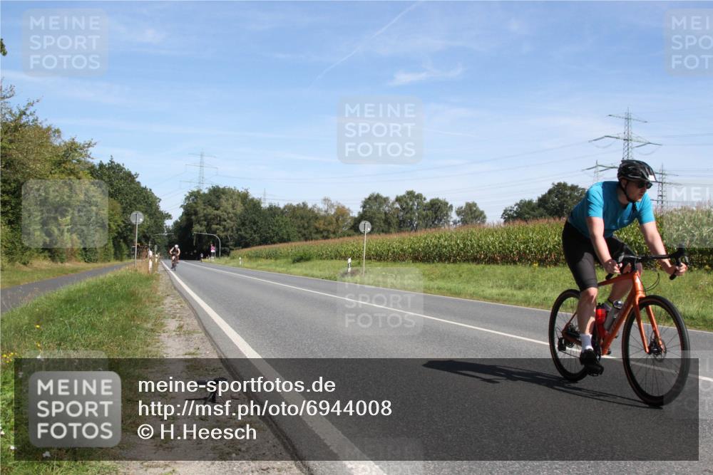 01.09.2024 - 17. Tribühne Triathlon H.Heesch http://msf.ph/oto/6944008 01.09.2024 11:44:42 Radfahren 358, 434, 480, 523, 524 meine-sportfotos.de