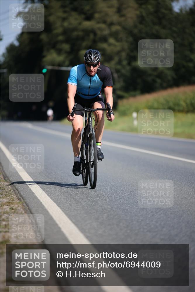 01.09.2024 - 17. Tribühne Triathlon H.Heesch http://msf.ph/oto/6944009 01.09.2024 11:36:09 Radfahren 394, 505, 550 meine-sportfotos.de