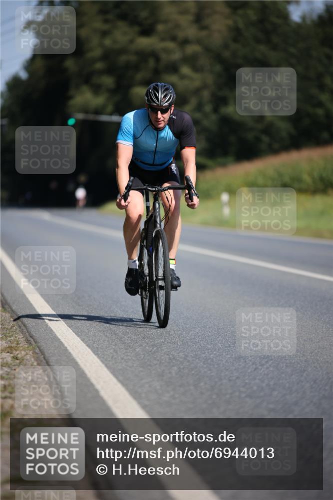01.09.2024 - 17. Tribühne Triathlon H.Heesch http://msf.ph/oto/6944013 01.09.2024 11:36:09 Radfahren 394, 505, 550 meine-sportfotos.de
