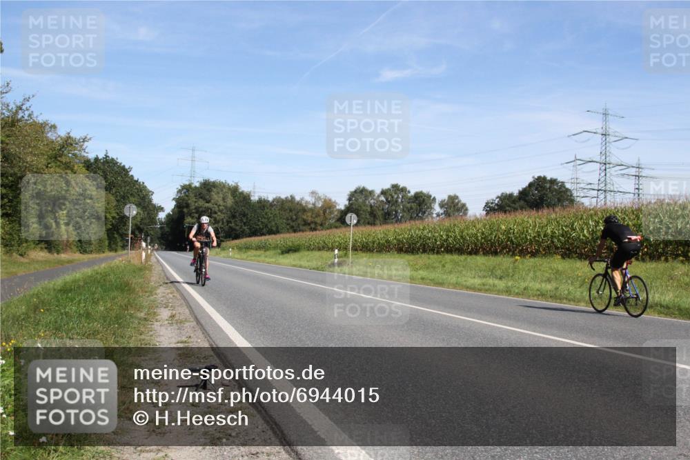 01.09.2024 - 17. Tribühne Triathlon H.Heesch http://msf.ph/oto/6944015 01.09.2024 11:44:46 Radfahren 358, 364, 480, 523, 524 meine-sportfotos.de