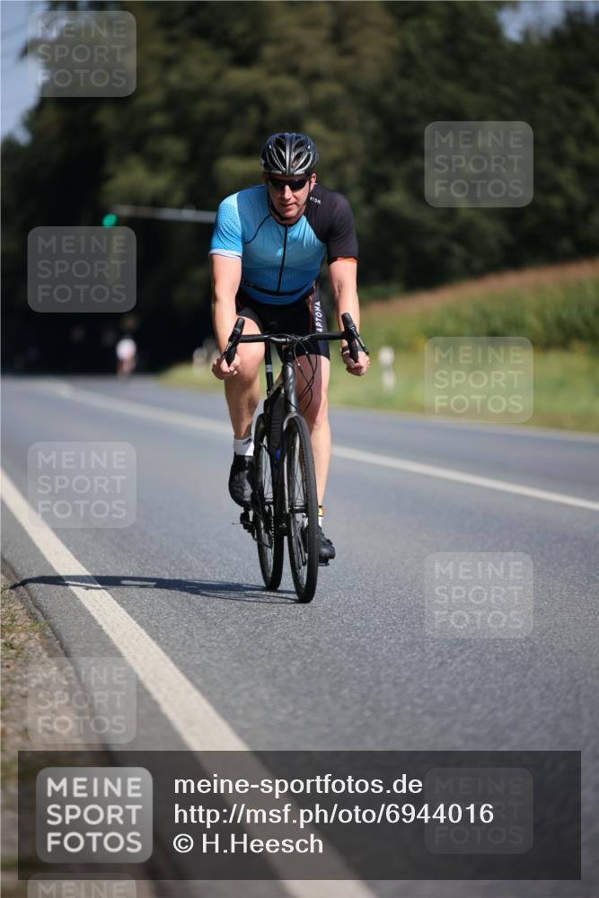 01.09.2024 - 17. Tribühne Triathlon H.Heesch http://msf.ph/oto/6944016 01.09.2024 11:36:09 Radfahren 394, 505, 550 meine-sportfotos.de