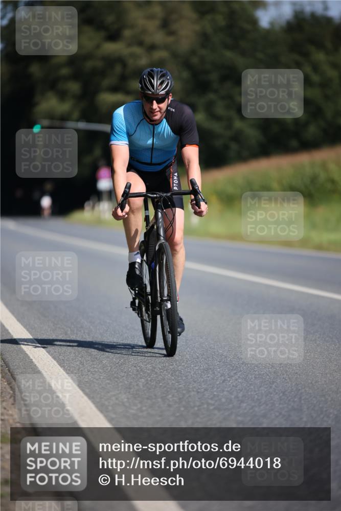 01.09.2024 - 17. Tribühne Triathlon H.Heesch http://msf.ph/oto/6944018 01.09.2024 11:36:09 Radfahren 394, 505, 550 meine-sportfotos.de