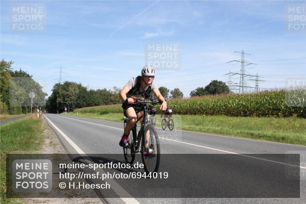01.09.2024 - 17. Tribühne Triathlon H.Heesch http://msf.ph/oto/6944019 01.09.2024 11:44:47 Radfahren 358, 364, 480, 523, 524 meine-sportfotos.de