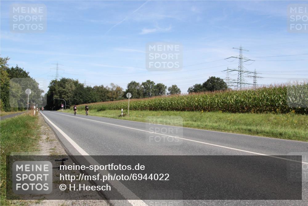 01.09.2024 - 17. Tribühne Triathlon H.Heesch http://msf.ph/oto/6944022 01.09.2024 11:44:51 Radfahren 358, 364 meine-sportfotos.de