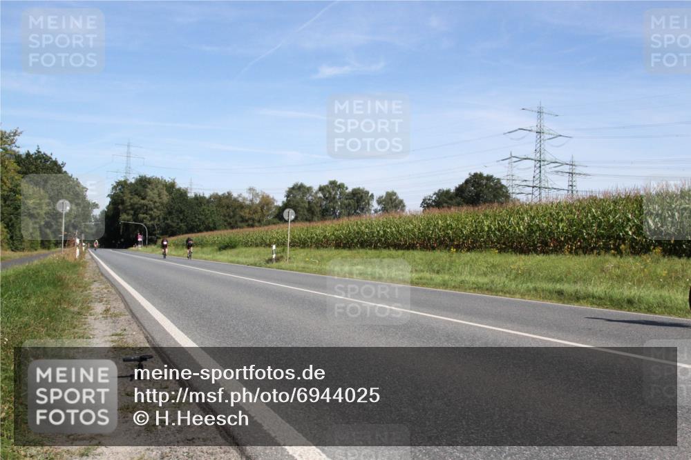 01.09.2024 - 17. Tribühne Triathlon H.Heesch http://msf.ph/oto/6944025 01.09.2024 11:44:52 Radfahren 358, 364, 452 meine-sportfotos.de